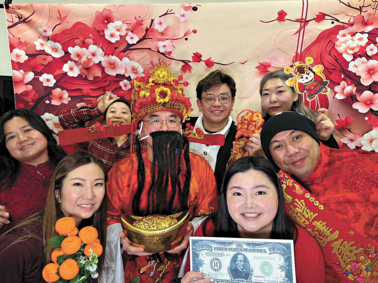 「財神拍照全家福」新春活動。