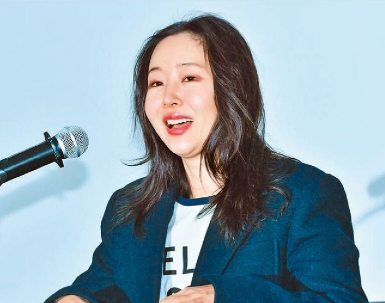 閔熙珍召開緊急記招，表示願意放棄賠償，以換取HYBE終止一切訴訟。