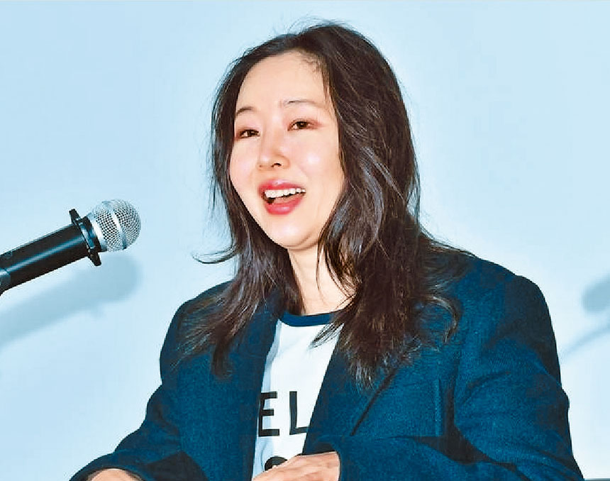 閔熙珍召開緊急記招,表示願意放棄賠償,以換取HYBE終止一切訴訟。