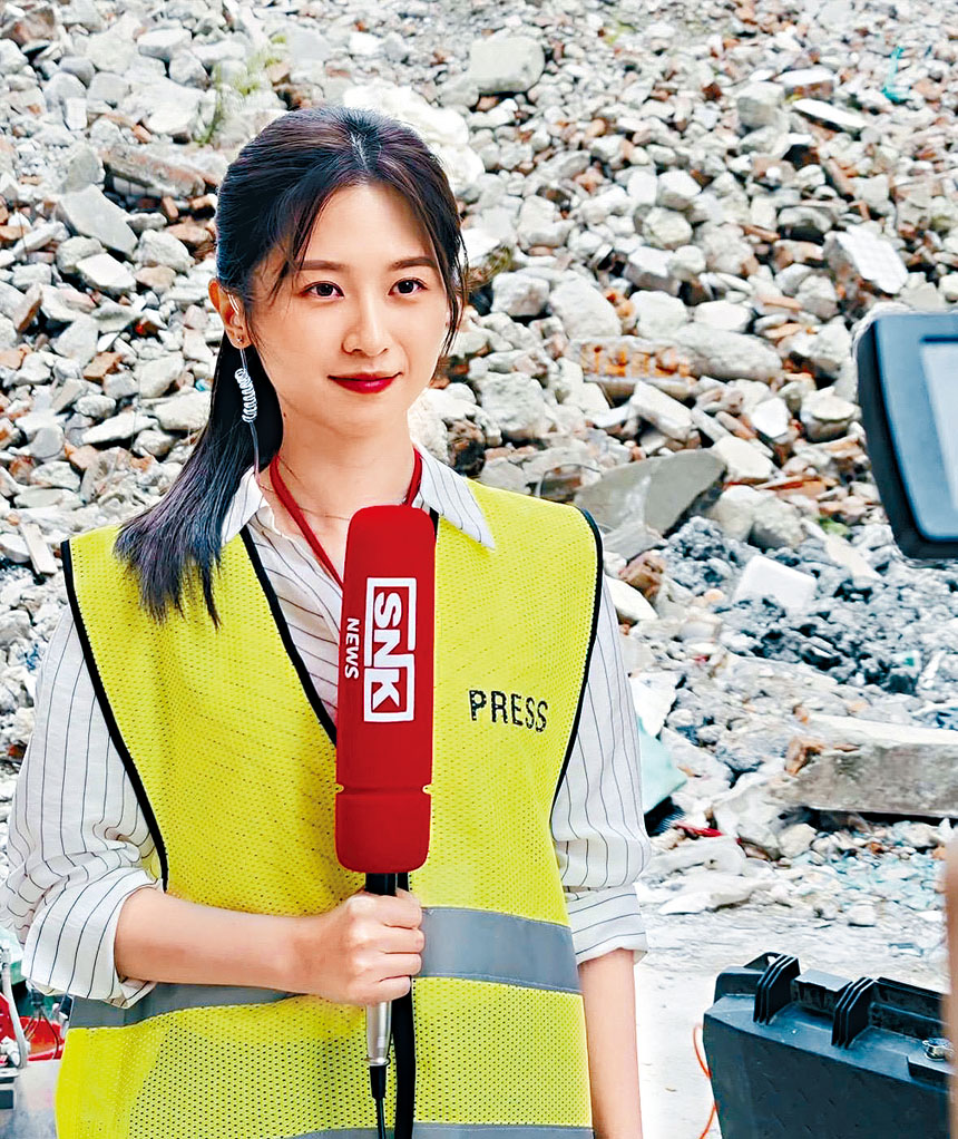 她在《新聞女王2》演SNK News記者，表現受到好評。