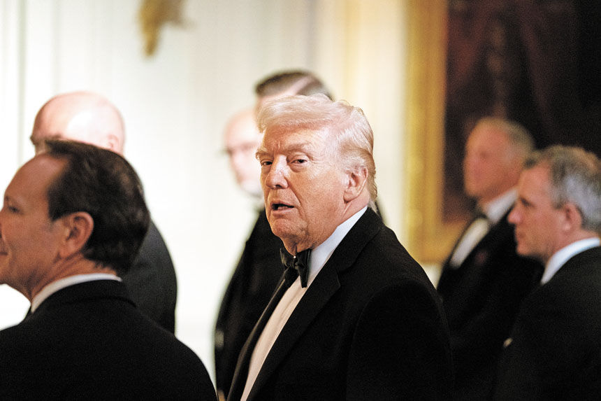 《紐約時報》檢視司法部發布的淫魔愛潑斯坦案檔案後發現,一名女子指控特朗普的關鍵材料缺失。美聯社