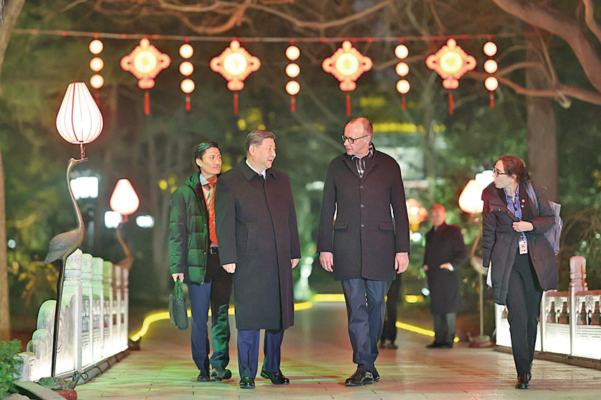 習近平在北京釣魚台國賓館會見默茨。中新社