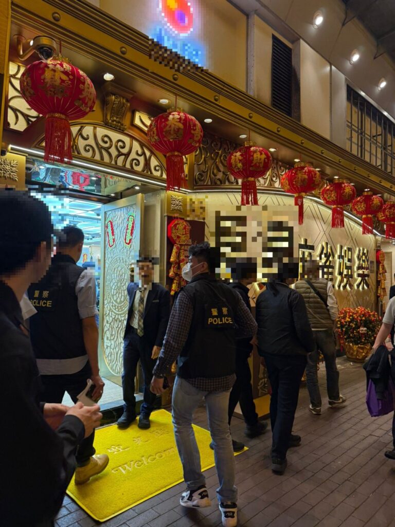 旺角警犁庭掃穴！一晚巡查19間夜場 拘3男揭發通緝犯