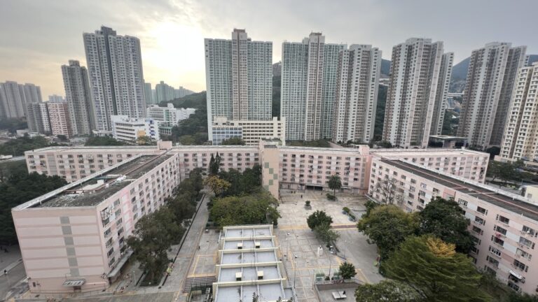 漁灣邨辦事處悲劇｜62歲樓宇監督午後暈倒 送院搶救不治 房署聯同承辦商助遺屬