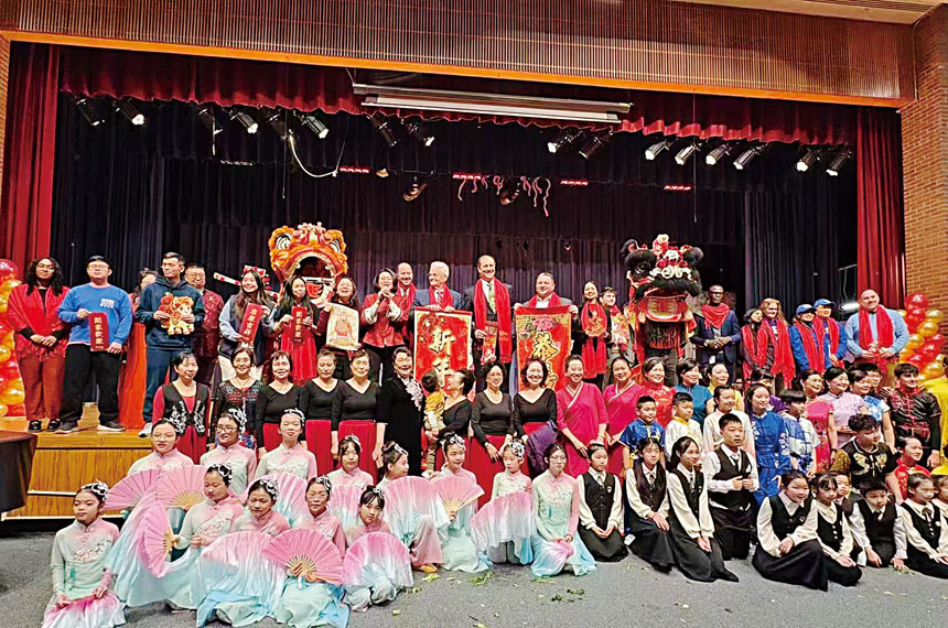 部分出席21日活動嘉賓合影。華人健康協會提供