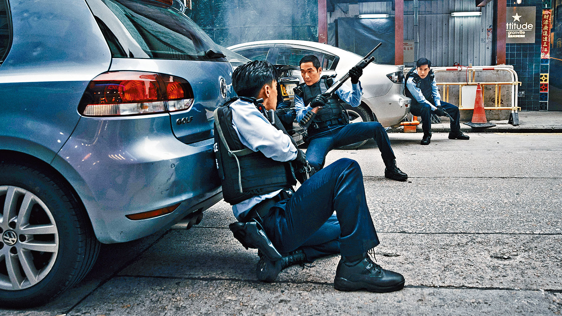 方中信大讚真槍實彈場口更勝CG畫面。