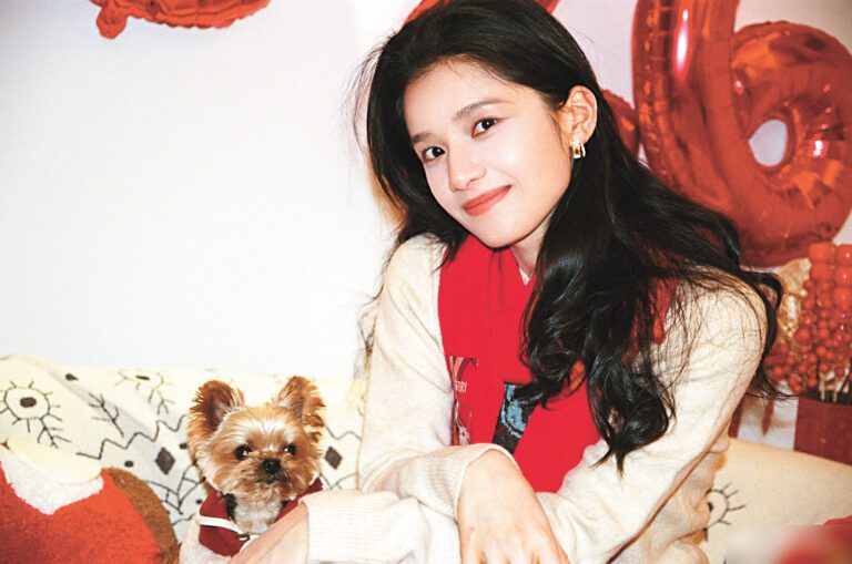 張婧儀 .c2/c3 張凌赫長相帥氣，身形高挑。網上圖片