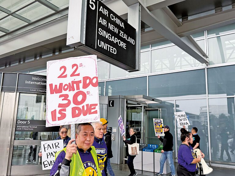 機場基層員工抗議現行時薪22元難以生活，要求至少提高至30元。 記者陳程威攝