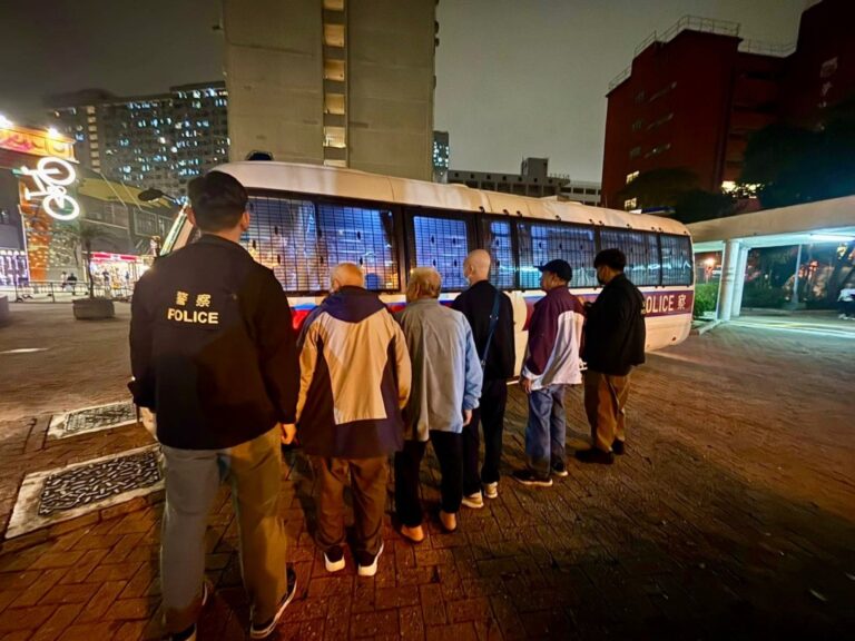 將軍澳景林邨搗破街頭賭博 四名長者被捕