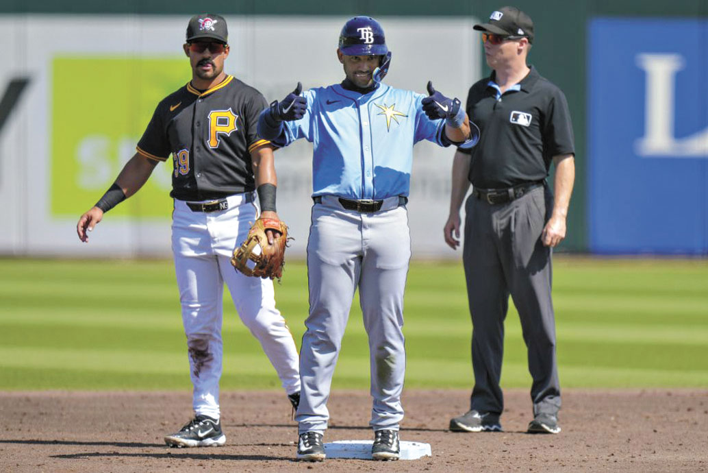 光芒打者韋斯布魯克(中)站上二壘。資料圖片