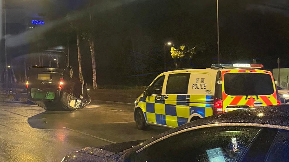 大埔汀角路客貨車自炒反車 司機乘客一度被困 交通受阻