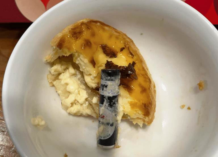 肯德基蛋撻裡藏著整顆電池！台灣男子誤以為是「黑糖麻糬口味」，差一點就送進微波爐