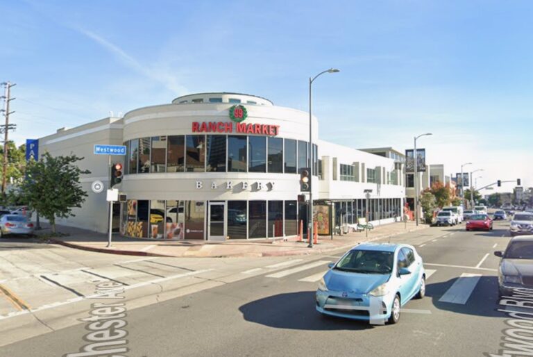 洛杉磯大華99超市遭車輛衝撞！3人當場死亡，現場一片狼藉 | 有影片