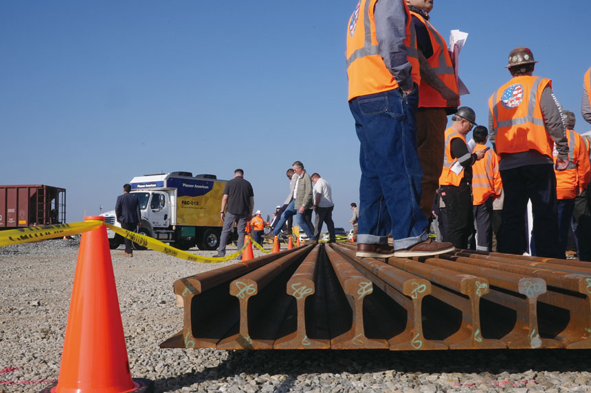 當局宣布加州高鐵首段119哩軌道鋪設工程最快可於9月開工。美聯社