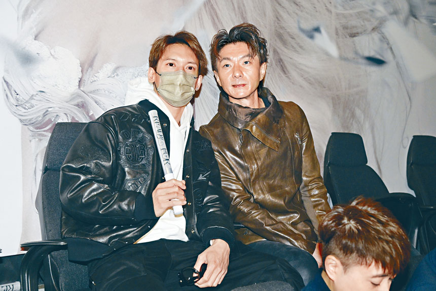 英皇同門關智斌(左)和周國賢到場力撐!