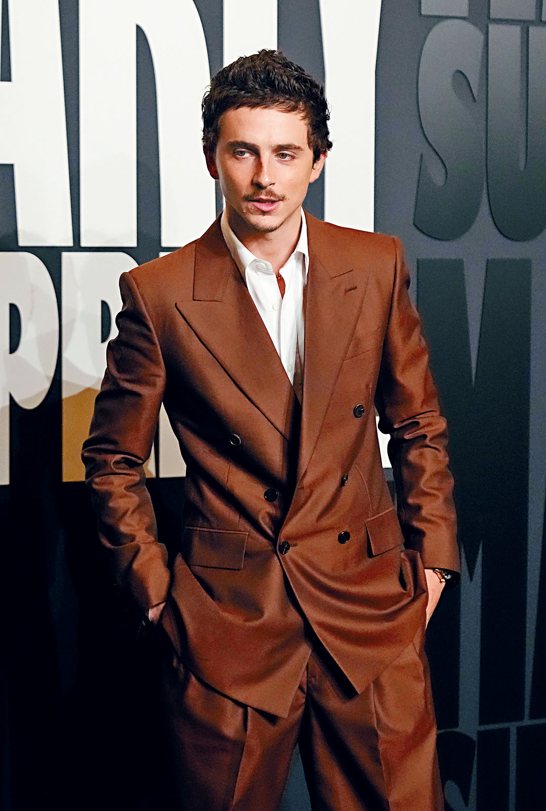 添麥菲周二在巴黎宣傳新片，據指當地的快閃店和平得多。