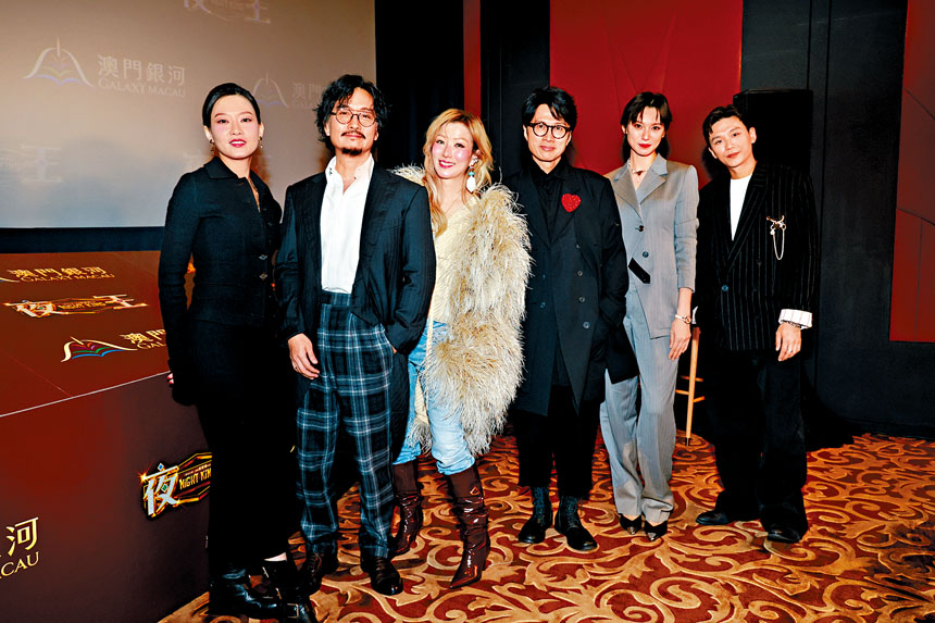 一班主演昨日亮相首映。