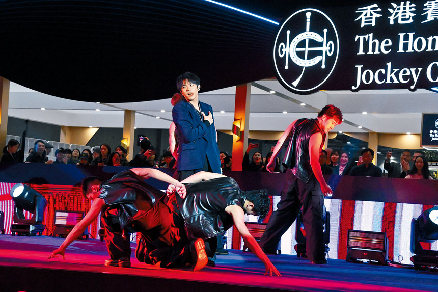 Ian前晚出席活動，在台上勁歌熱舞。