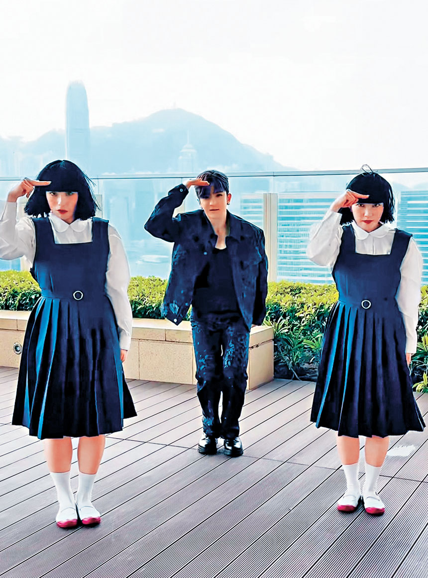 三人舞步整齊，獲讚神同步。