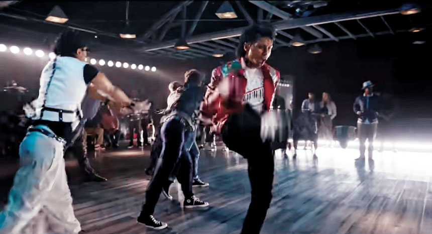 Jaafar重現叔叔MJ名作《Billie Jean》的歌舞場面。