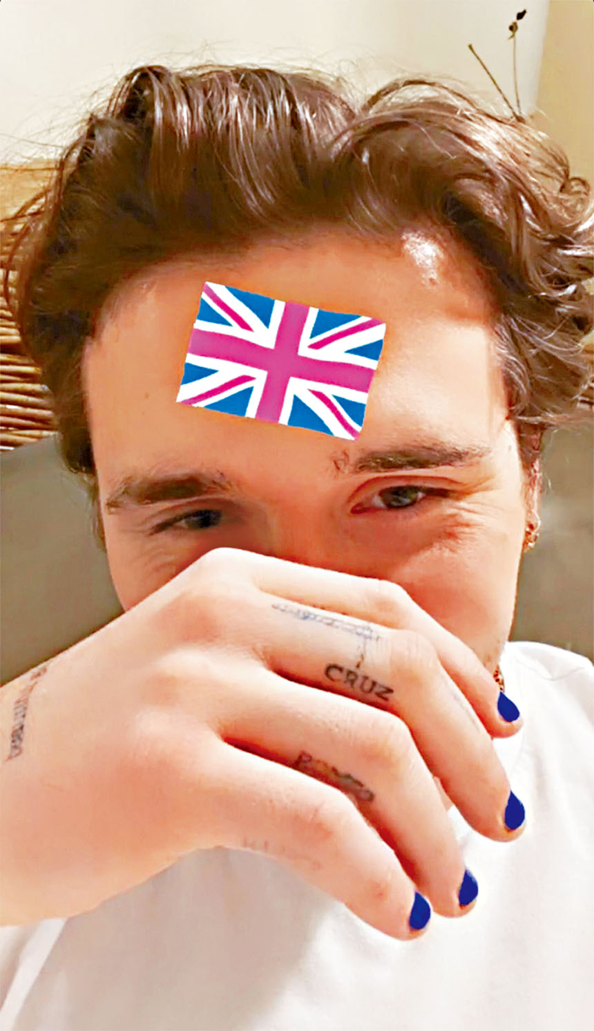 Brooklyn的手指亦紋有弟妹的名字，相信遲早都會移除。網上圖片