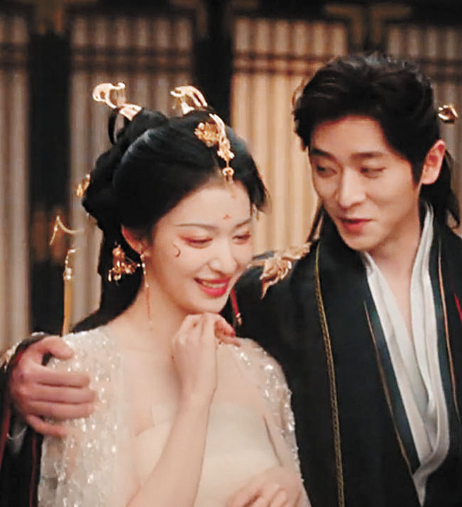 在劇中，「王翠花」（左）穿越到古代成為後宮妃子。網上圖片