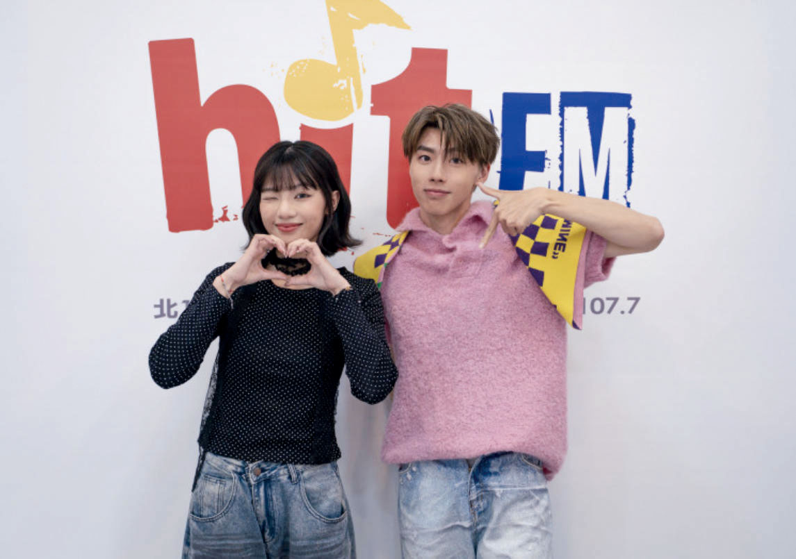 黃文廷(右)接受DJ木木訪問。網上圖片