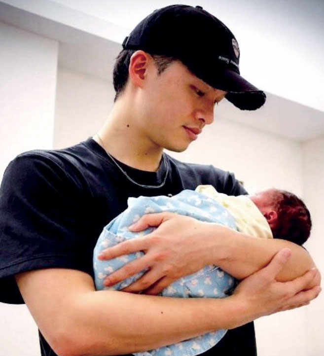 楊昇達曬出與女兒合照，幸福洋溢。網上圖片