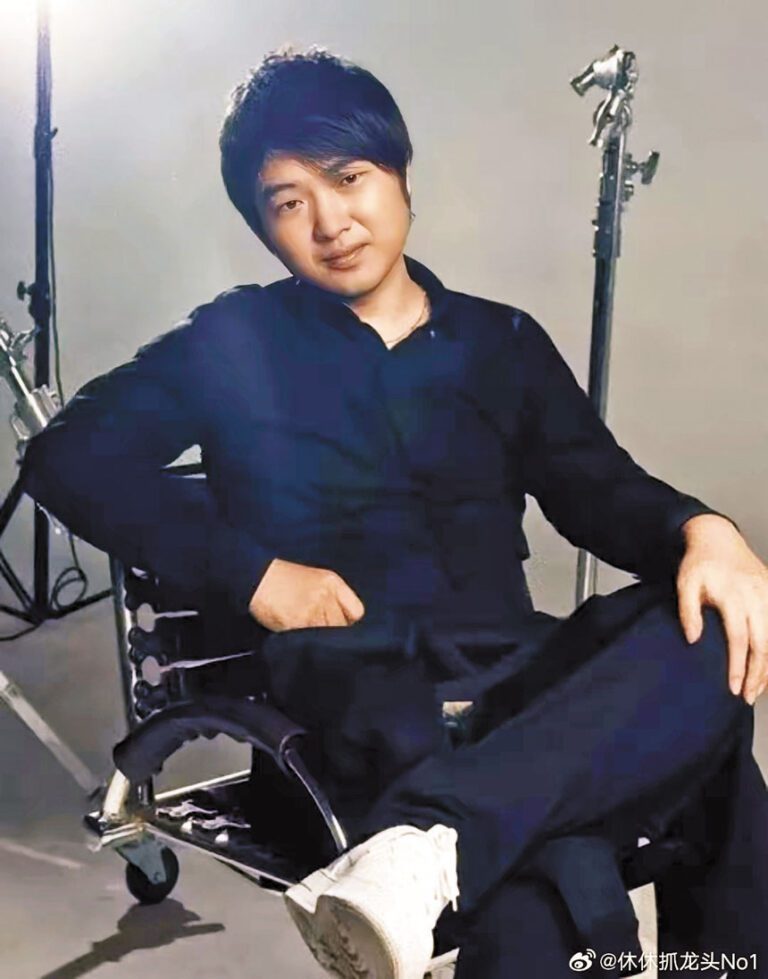 吳彤