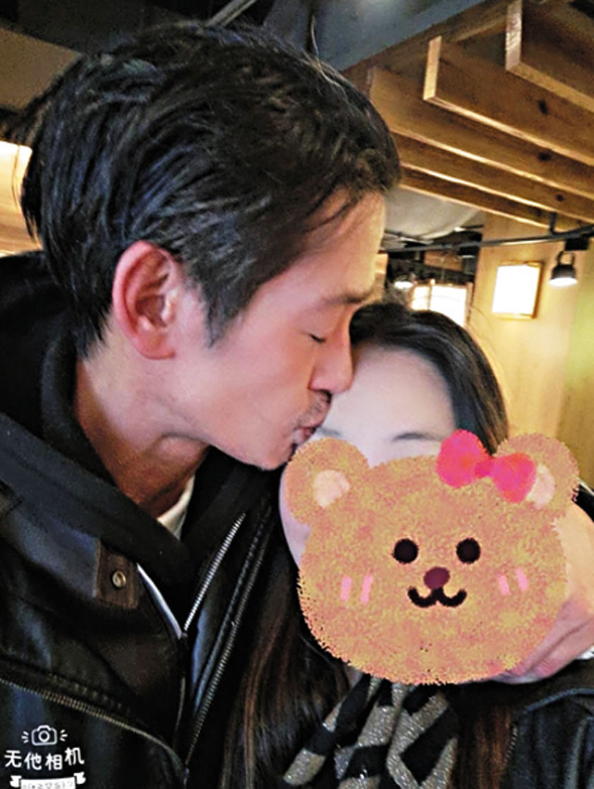 唐治平的小編「陳小姐」公開兩人親密照。網上圖片