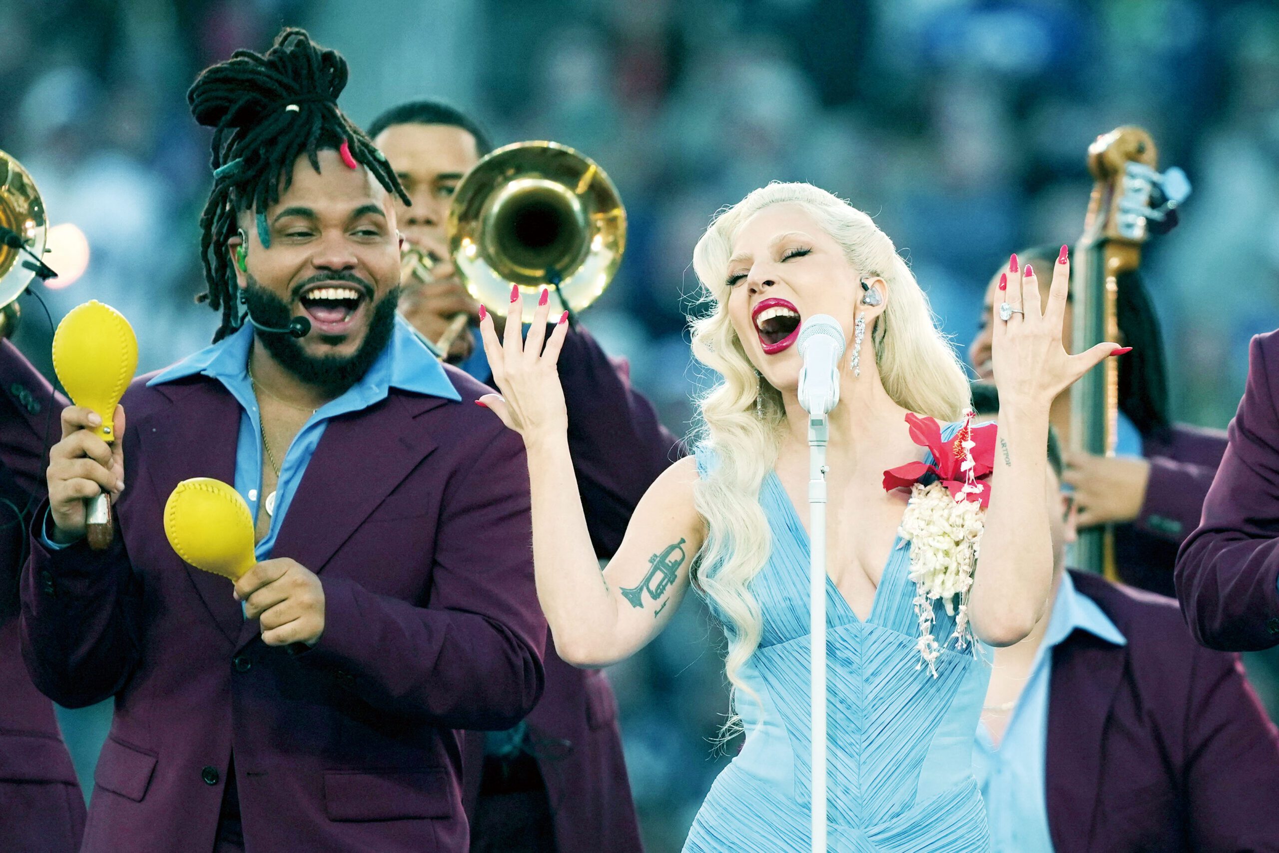 ■Lady Gaga在中場表演中驚喜獻唱。美聯社