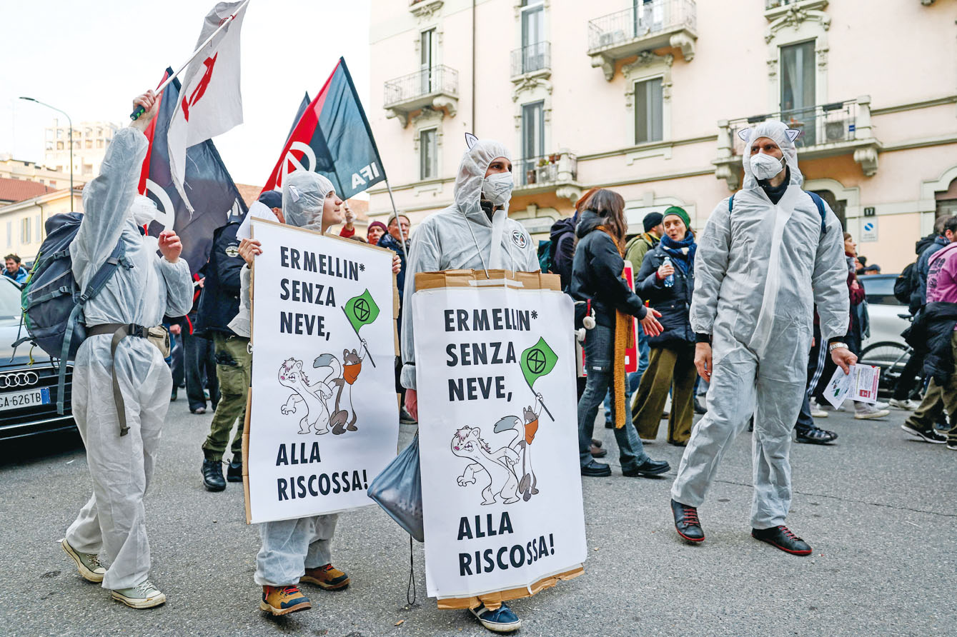 示威者走上米蘭街頭，抗議冬奧會對環境、經濟和社會的影響。路透社