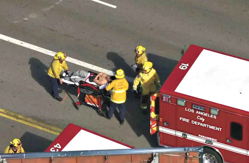 傷者被送院治理。KTLA電視畫面