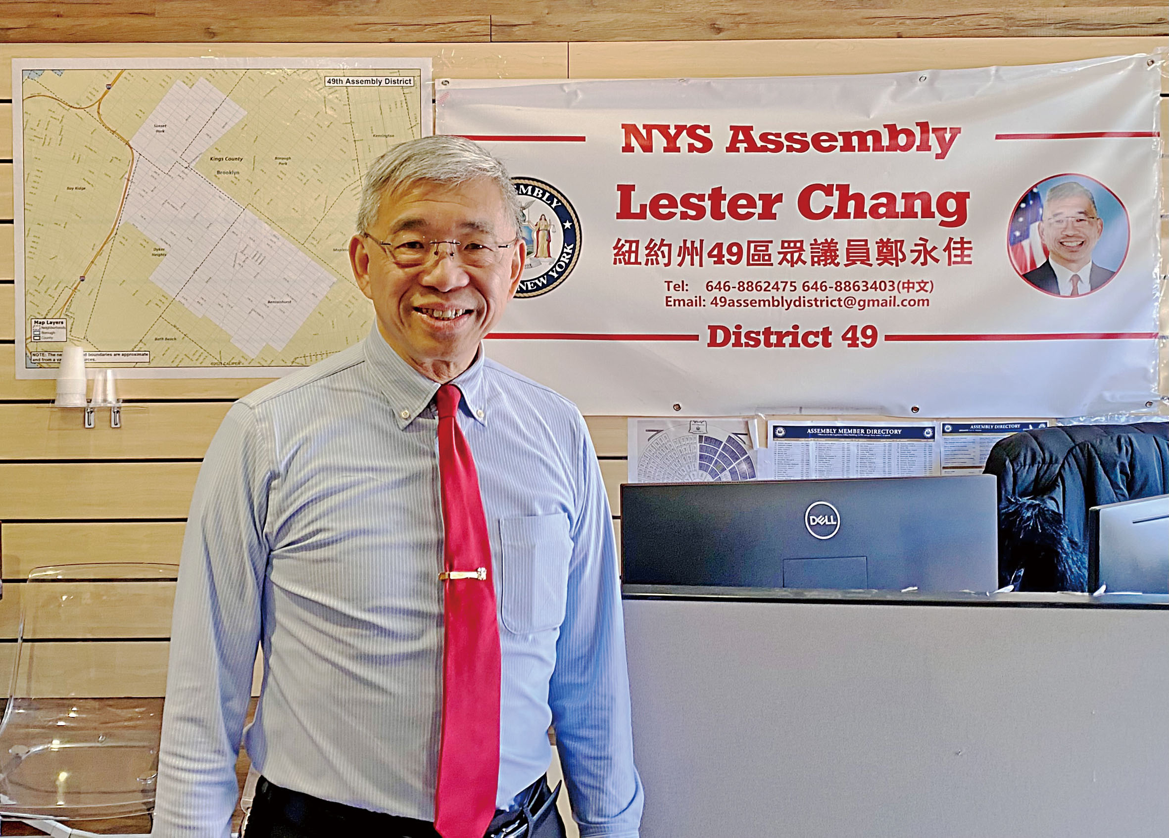 鄭永佳8日在布碌崙與多家中文媒體舉圓桌會議。  張之銘攝