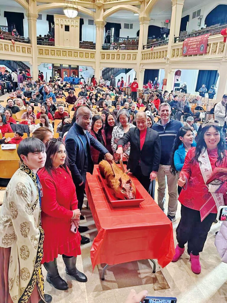 法拉盛高中迎馬年農曆新年，過年氛圍濃。