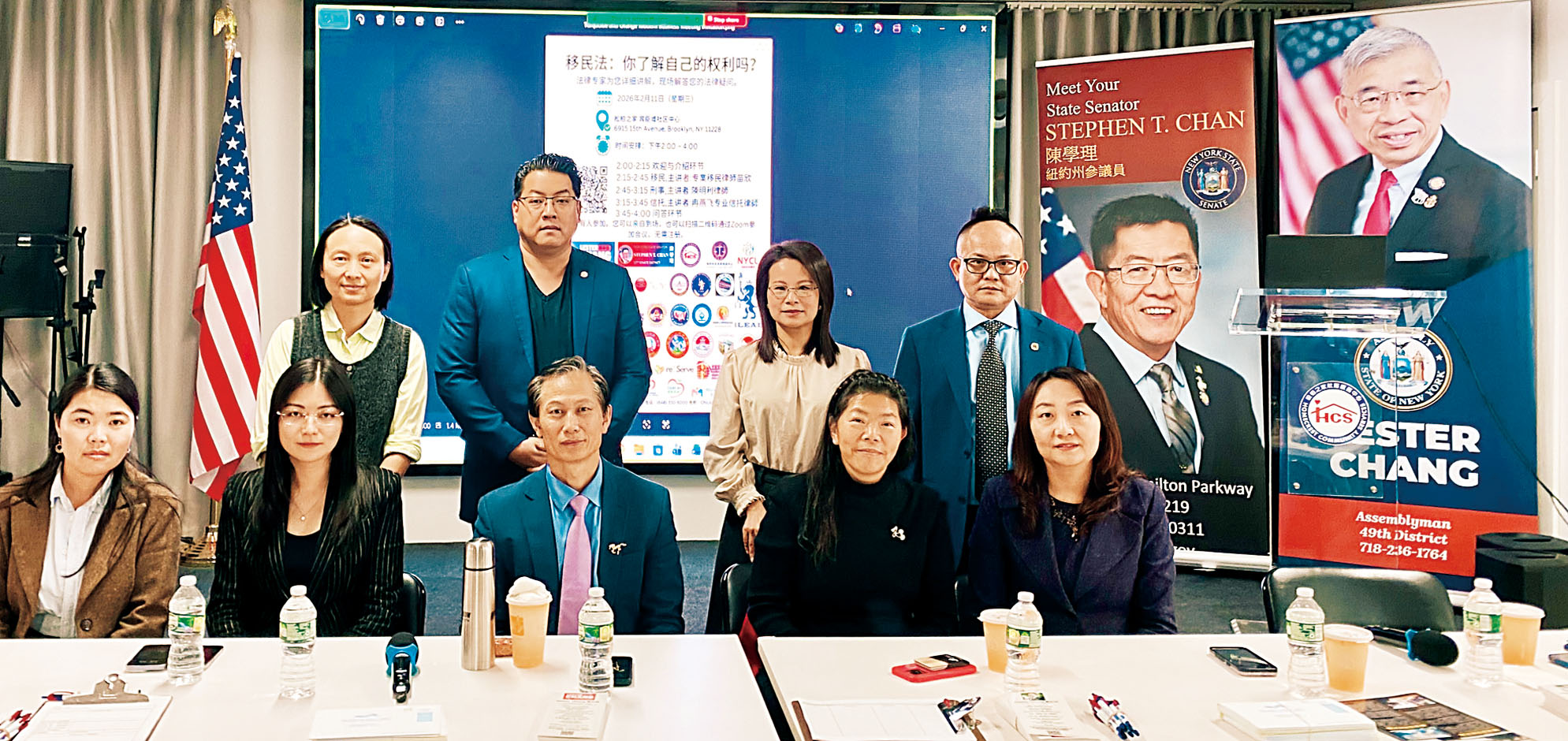 趙靖桉(後排左二)以及劉雅明(後排左一)等主辦方代表出席11日活動。