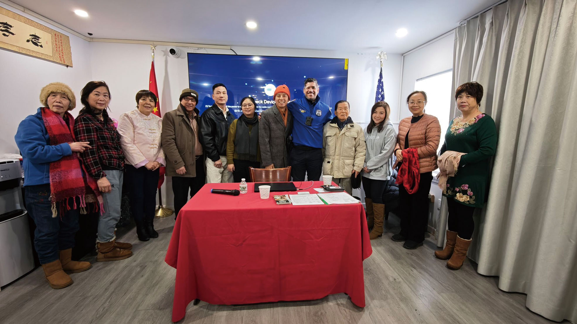 部分出席31日社區系列講座嘉賓合影。 主辦方提供