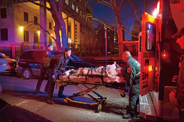 邦西格諾直言， EMS是市內薪酬最低的前線急救人員。Kevin Hagen/紐約時報