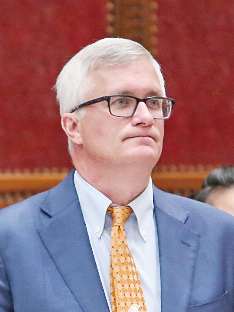 華埠州參議員卡凡納宣布不再尋求連任。