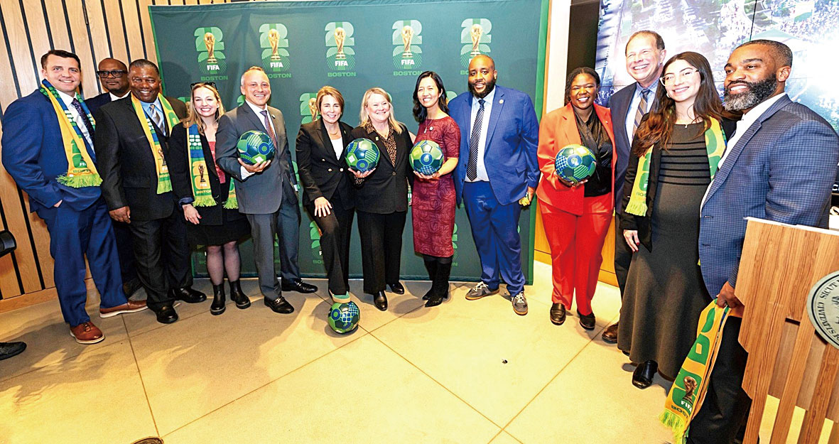 麻州和波士頓官員在記者會上合影。   市府提供