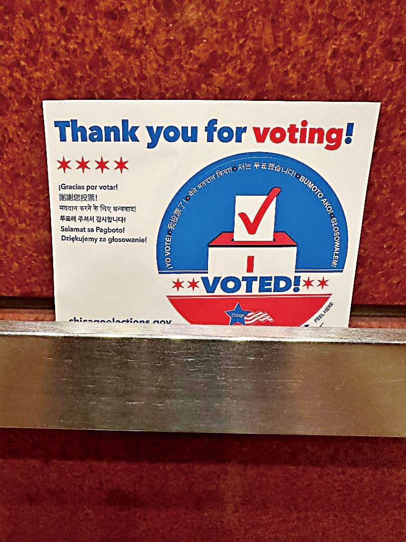 每一次當選民完成投票之後、選舉委員會都會送上一枚「感謝你的投票」 作為讚揚。    本報檔案照\梁敏育攝