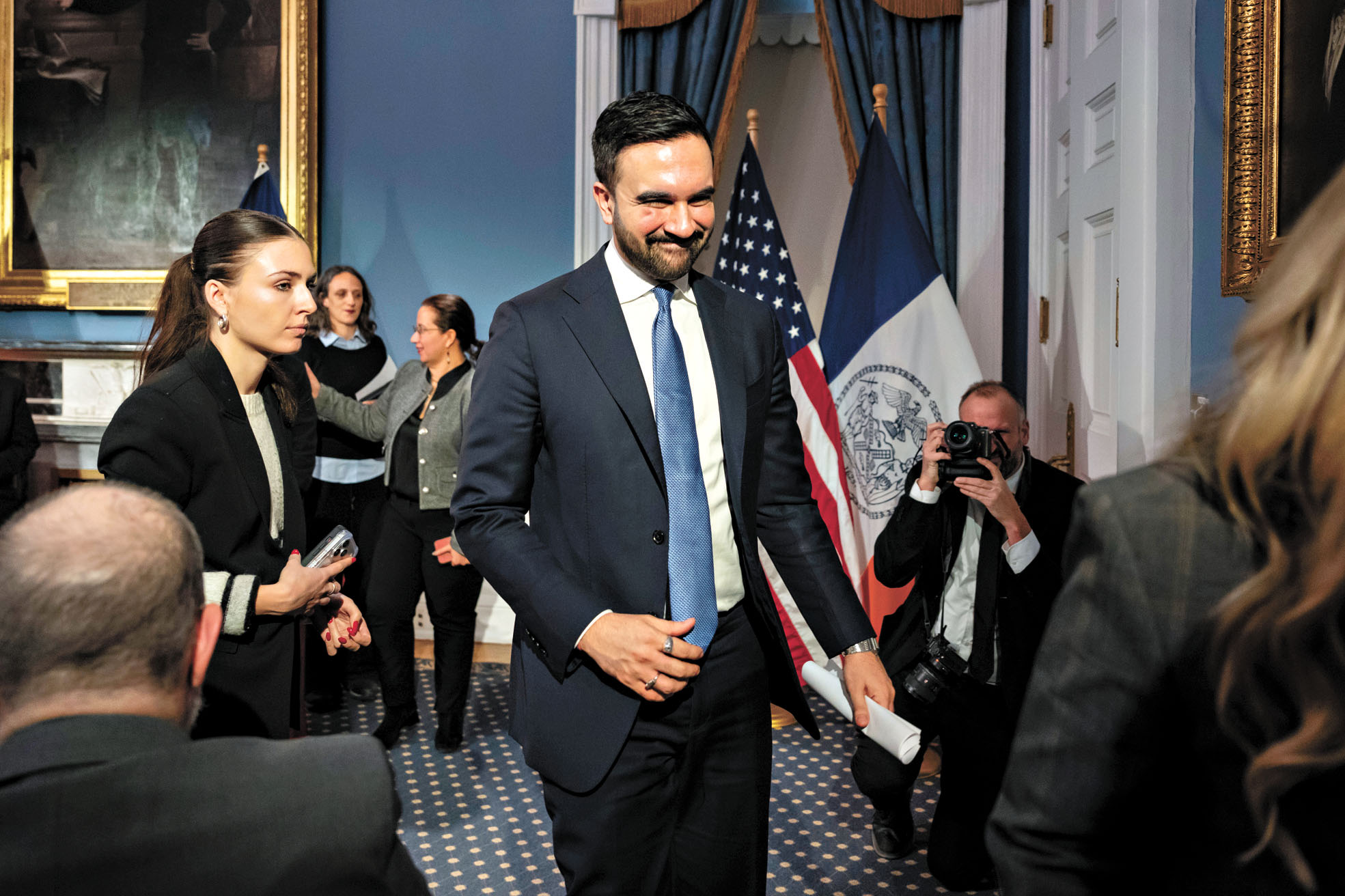 馬姆達尼特別提到,市府與州府在擴大普及托兒服務,以及對抗ICE的努力上合作無間。 美聯社