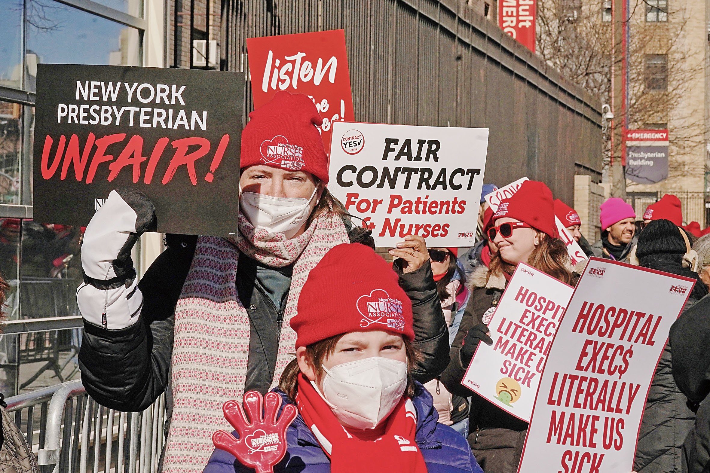 約1.05萬名護士將獲得3年內加薪約12%的待遇,但工潮仍未結束。美聯社