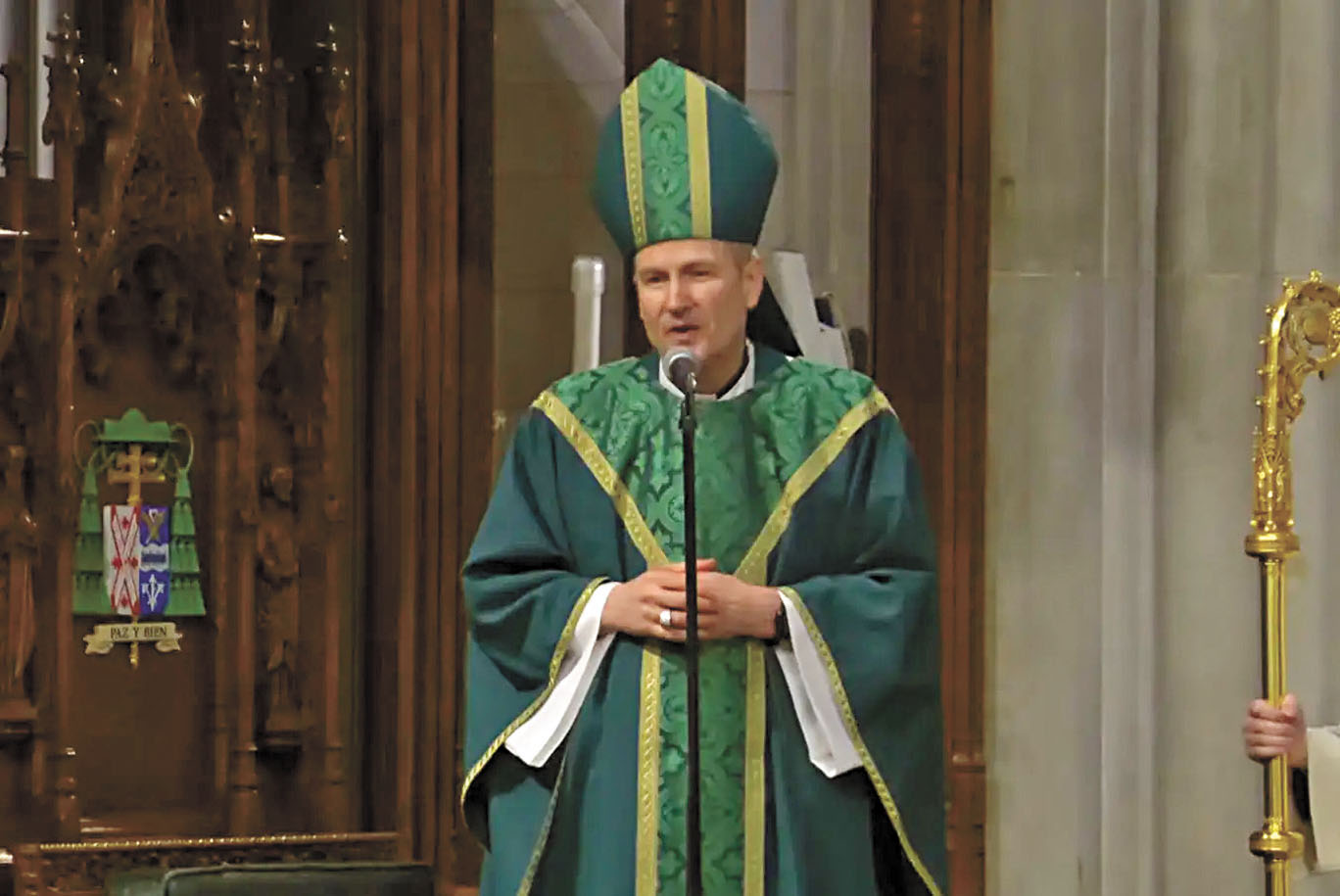 希克斯受到信眾熱烈歡迎，展現出親民作風。          聖派翠克大教堂Youtube圖片