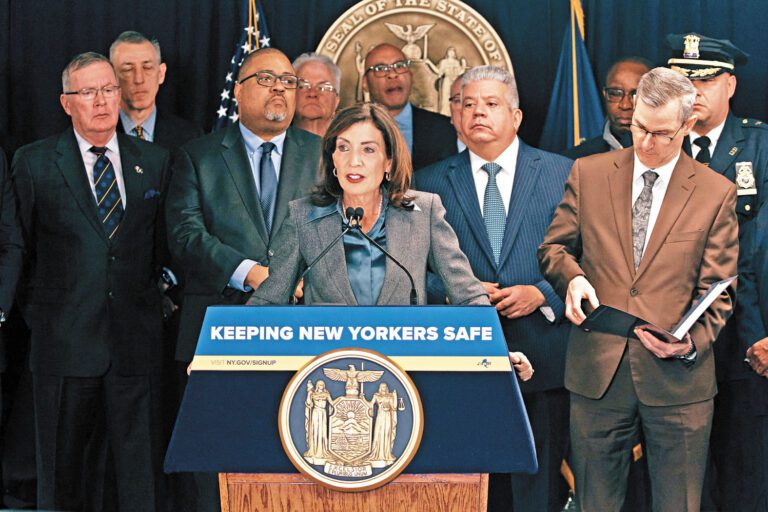 胡楚先後獲馬姆達尼及全數紐約民主黨國會眾議員支持連任。 Andres Kudacki/紐約時報