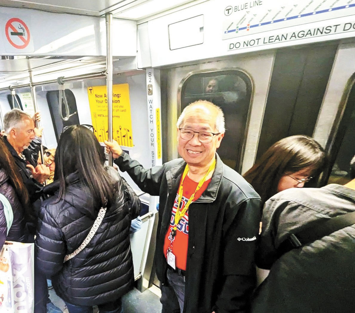 伍華偉廳長考察藍綫地鐵。          檔案圖片