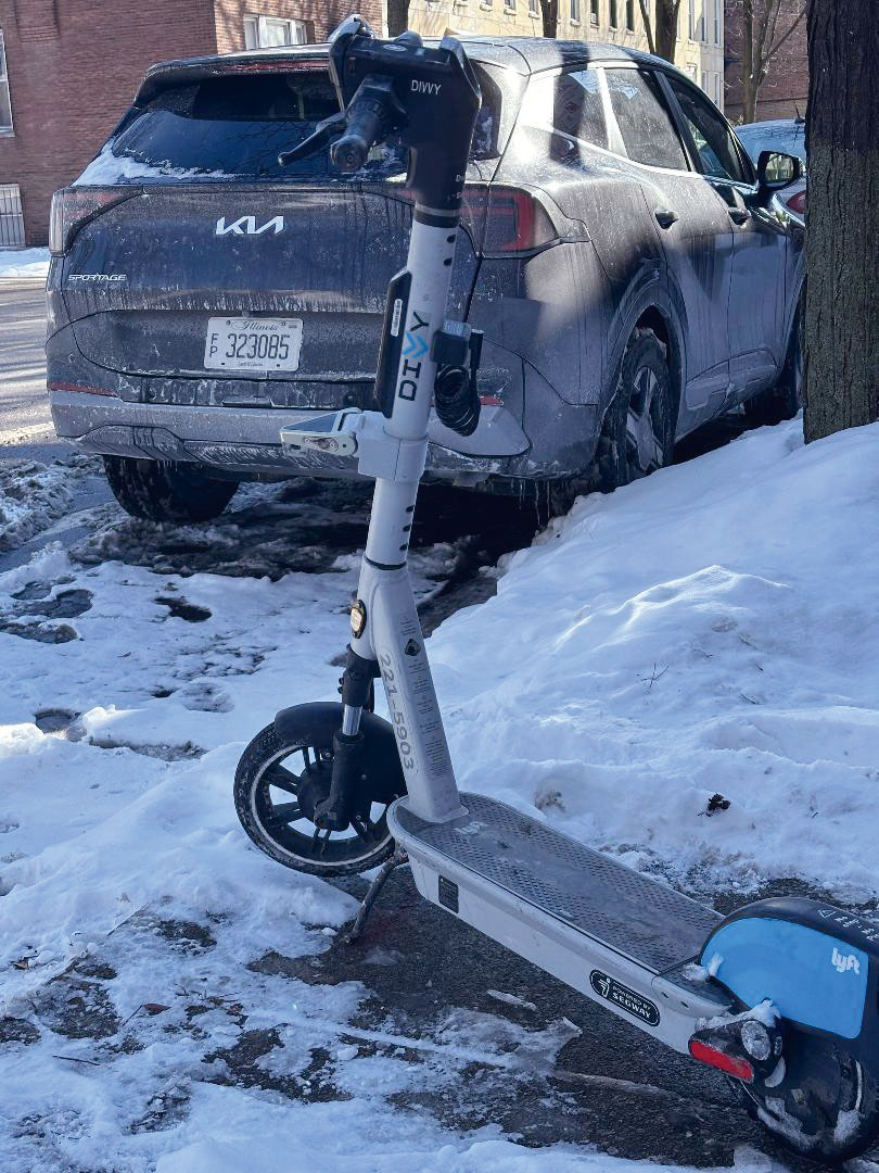 在芝加哥人們可以租用動滑板車和電動自行車等新興交通工具。梁敏育攝