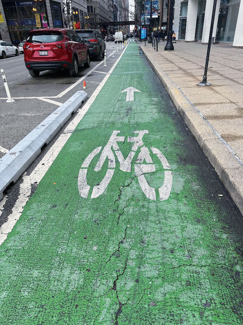 芝市府雖然有法律規定自行車、電動自行車、動滑板車的專用道，但依然因粗心駕駛員導致自行車使用者受傷。梁敏育攝