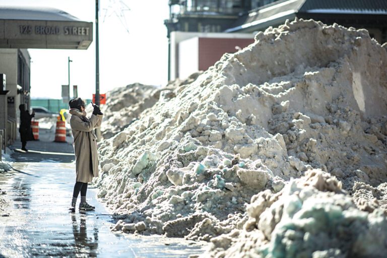 班克斯讚揚市府應對致命寒流的表現達「極高水平」。 市長辦公室Flickr圖片
