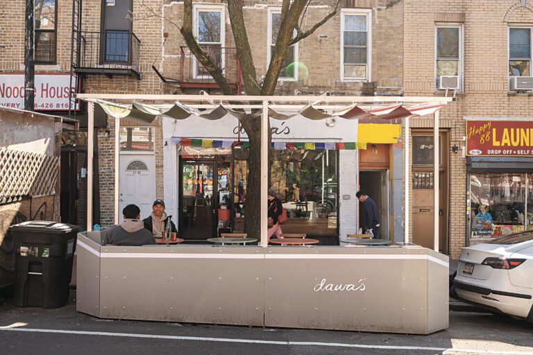 戶外用餐計劃目前的審批程序極為複雜，小商戶難以申請。Karsten Moran/紐約時報